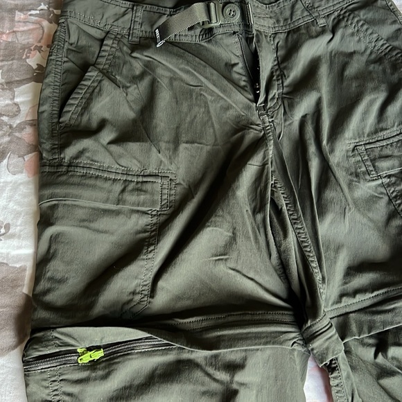 Women’s REI olive convertible hiking pants/shorts! - Picture 3 of 7